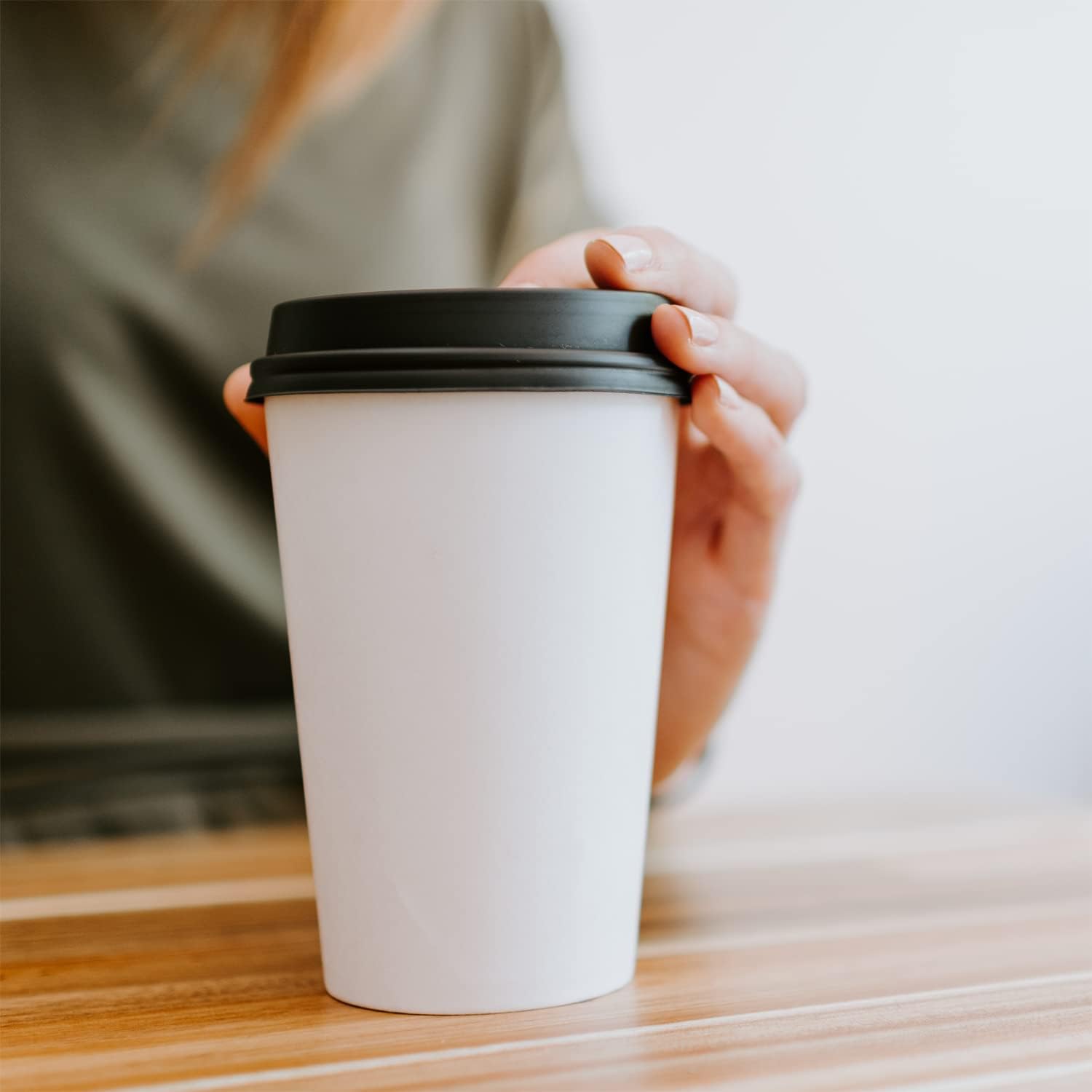 Smygoods White Original Disposable Paper Coffee Cups with Lids (16 OZ, 25 Count) For Hot Beverages, Tea, Espresso, Cocoa - To Go Drink Containers, Café & Office