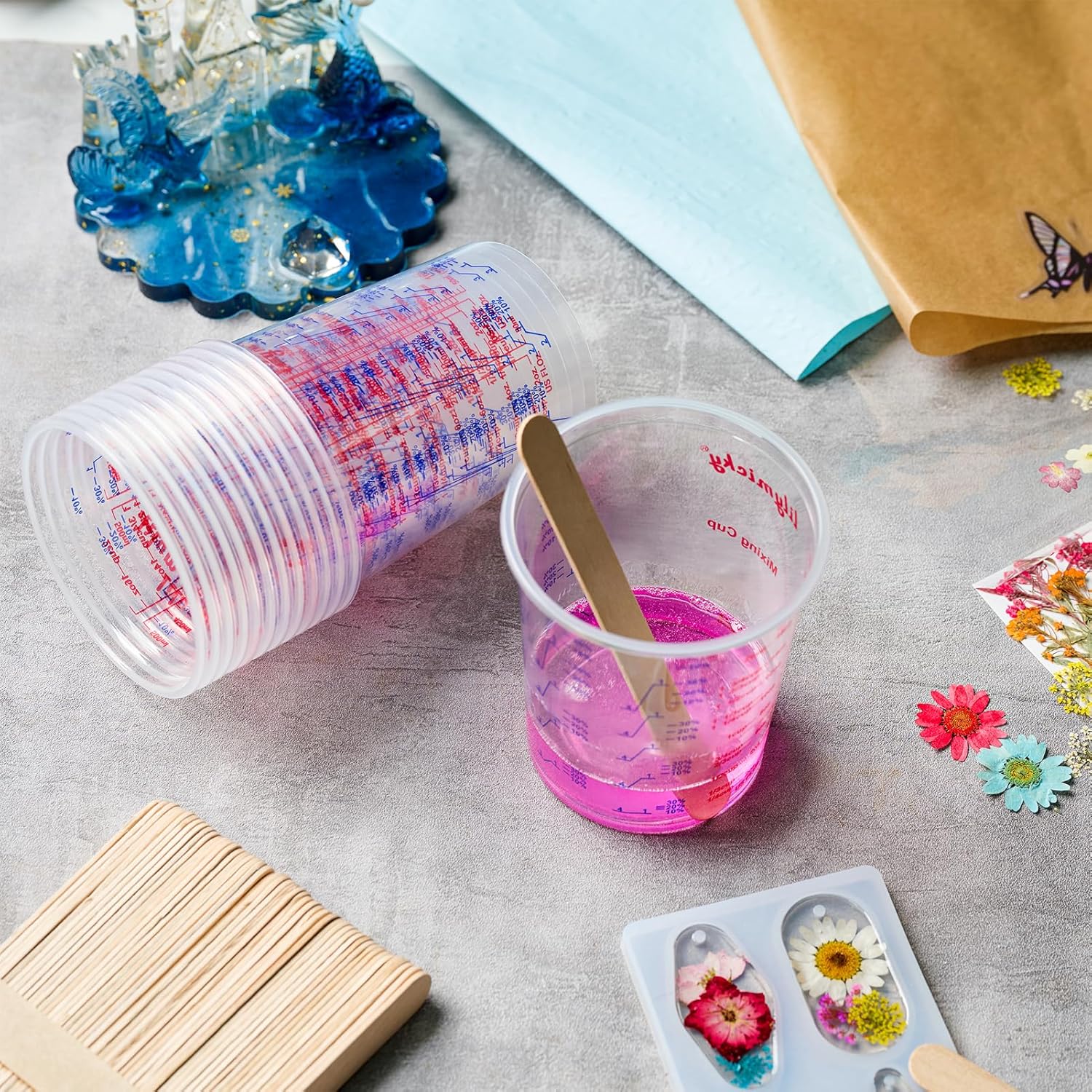 16 oz Plastic Mixing Cups, 50 Pack 16 oz (500ml) Disposable Measuring Cups with 50 Wooden Mixing Sticks, Can Be Used for Epoxy Resin, Liquid Measuring, Paint, Cooking and Baking