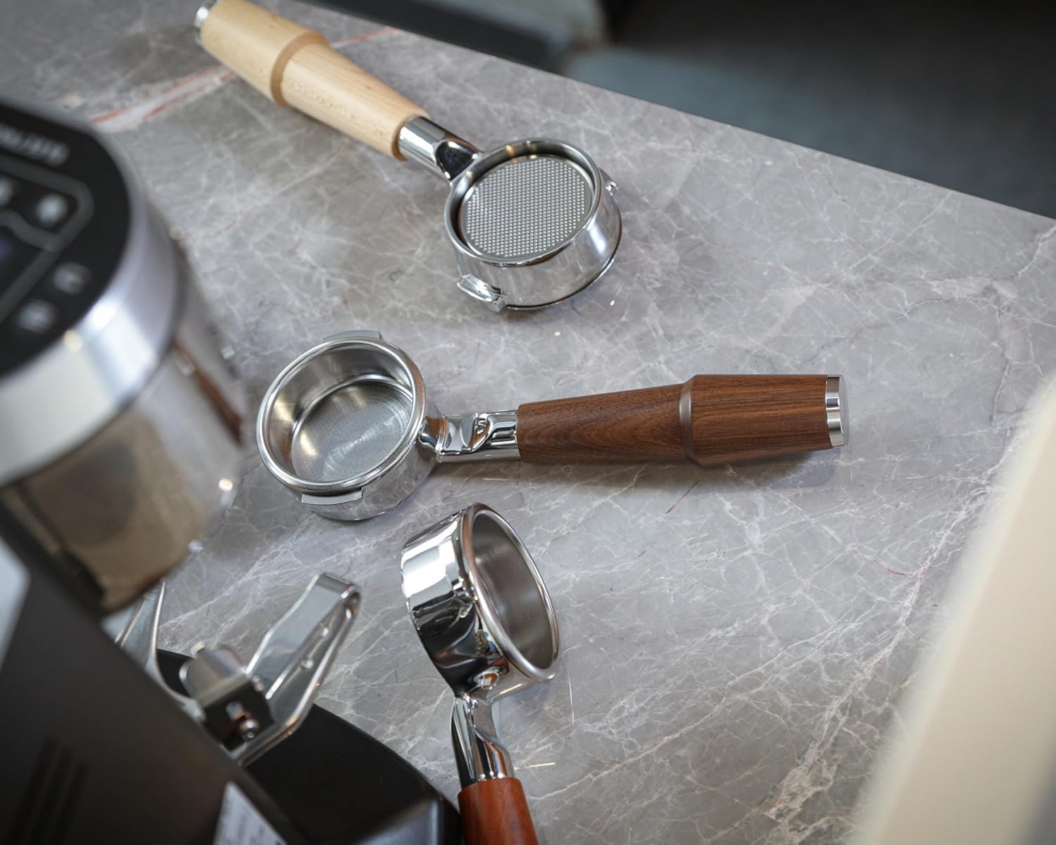 58mm Bottomless Portafilter Compatible with Breville Dual Boiler, Oracle, Oracle Jet Espresso Machines Walnut Handle 2 Ears 18-21g Double Shot Filter Basket Included