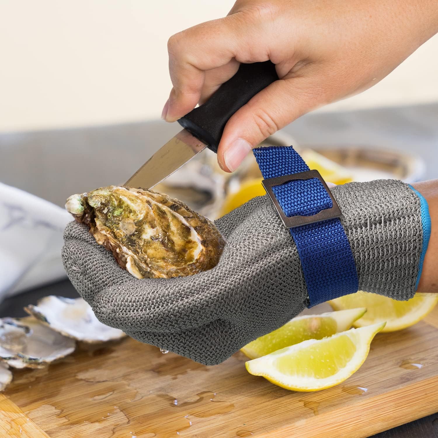 Schwer ANSI A9 Cut Resistant Glove, Food Grade Stainless Steel wire Mesh Metal Gloves, Knife Cutting Gloves for kitchen Mandoline Slicing Butcher Meat Cutting Oyster Shucking Fish Fillet（S, 1 PCS）